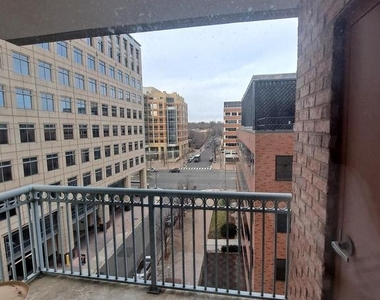 851 N Glebe Road N - Photo Thumbnail 3