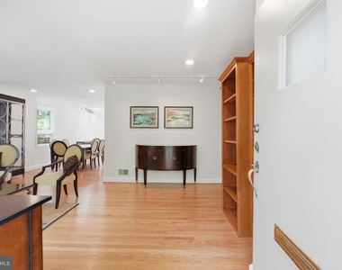 2351 N Vermont Street N - Photo Thumbnail 2