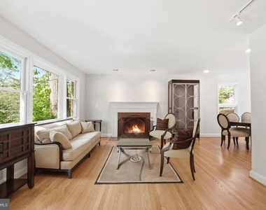 2351 N Vermont Street N - Photo Thumbnail 3