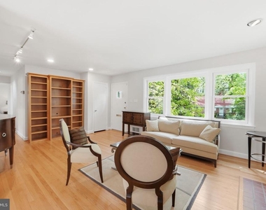 2351 N Vermont Street N - Photo Thumbnail 4