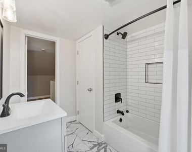 2351 N Vermont Street N - Photo Thumbnail 28