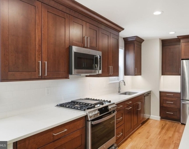 2351 N Vermont Street N - Photo Thumbnail 10
