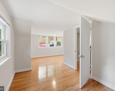 2351 N Vermont Street N - Photo Thumbnail 29