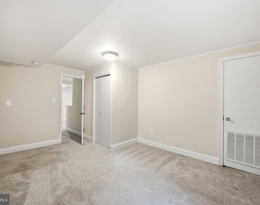 2351 N Vermont Street N - Photo Thumbnail 37