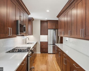 2351 N Vermont Street N - Photo Thumbnail 9
