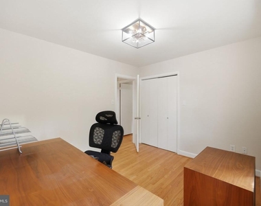 2351 N Vermont Street N - Photo Thumbnail 21