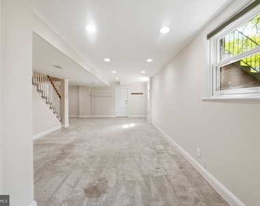 2351 N Vermont Street N - Photo Thumbnail 35