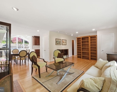 2351 N Vermont Street N - Photo Thumbnail 5