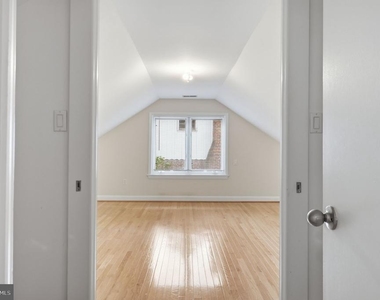 2351 N Vermont Street N - Photo Thumbnail 23
