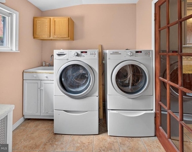1552 N 62nd Street - Photo Thumbnail 8