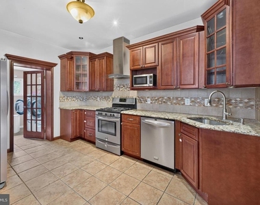 1552 N 62nd Street - Photo Thumbnail 6