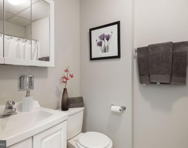 201 S 13th Street - Photo Thumbnail 4