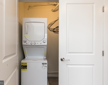 2411 Kensington Avenue - Photo Thumbnail 10