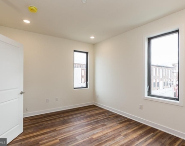 2411 Kensington Avenue - Photo Thumbnail 8