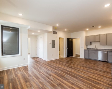 2411 Kensington Avenue - Photo Thumbnail 5