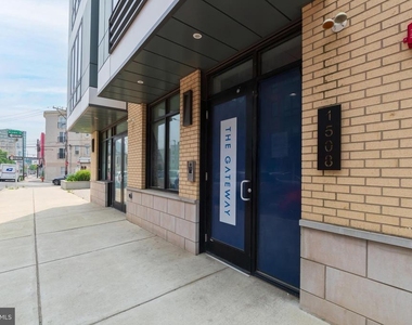 1508 Ridge Avenue - Photo Thumbnail 15