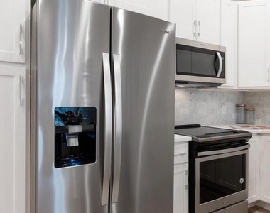 52 W Washington Lane - Photo Thumbnail 5
