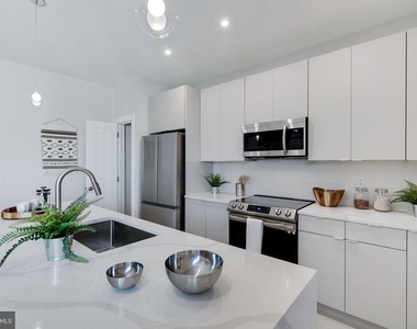 1533-1535 Ridge Avenue - Photo Thumbnail 1