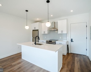 5904 Germantown Avenue - Photo Thumbnail 6