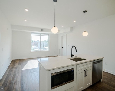 5904 Germantown Avenue - Photo Thumbnail 2