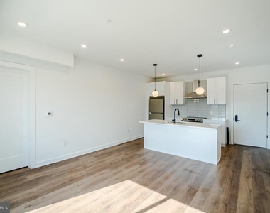 5904 Germantown Avenue - Photo Thumbnail 4
