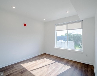 5904 Germantown Avenue - Photo Thumbnail 7