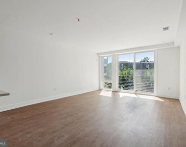 1614 Ridge Avenue - Photo Thumbnail 16