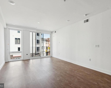 1614 Ridge Avenue - Photo Thumbnail 10