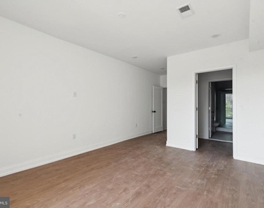 1614 Ridge Avenue - Photo Thumbnail 18