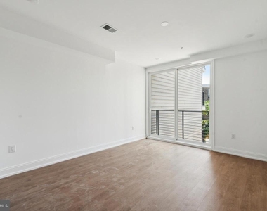 1614 Ridge Avenue - Photo Thumbnail 15