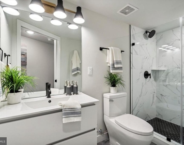 1102 Germantown Avenue - Photo Thumbnail 4