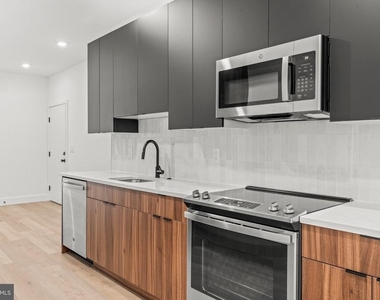 4710 Woodland Avenue - Photo Thumbnail 6