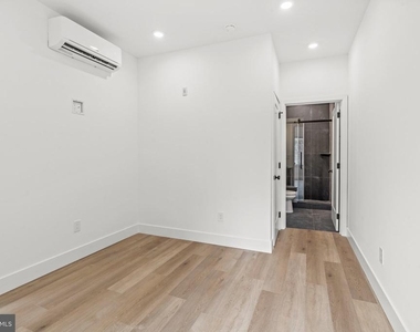 4710 Woodland Avenue - Photo Thumbnail 9