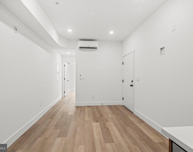4710 Woodland Avenue - Photo Thumbnail 5