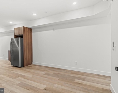 4710 Woodland Avenue - Photo Thumbnail 2