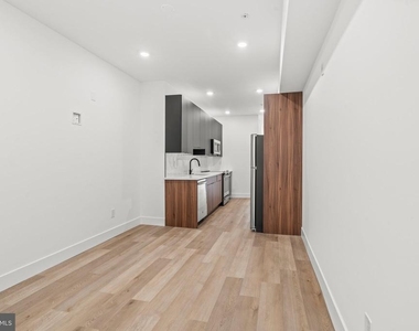 4710 Woodland Avenue - Photo Thumbnail 3