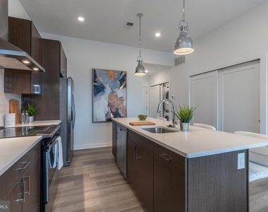 710 N 16th Street - Photo Thumbnail 5