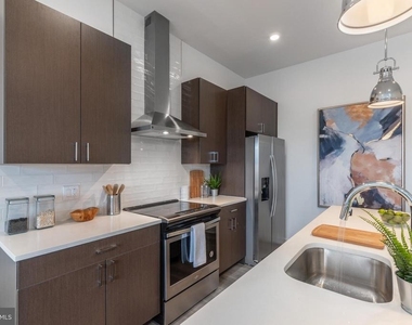 710 N 16th Street - Photo Thumbnail 2