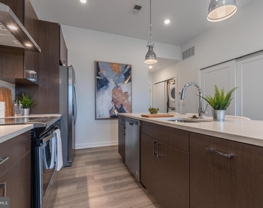 710 N 16th Street - Photo Thumbnail 4