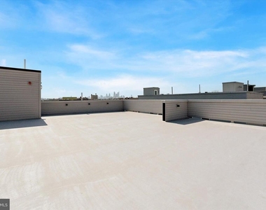 2520 N Front St - Photo Thumbnail 5