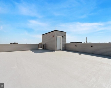 2520 N Front St - Photo Thumbnail 6