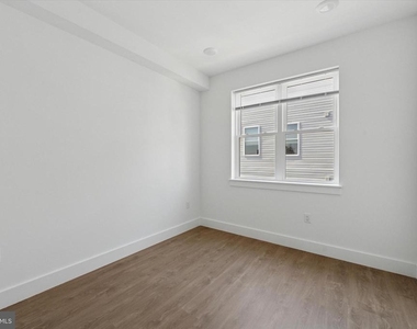 2520 N Front St - Photo Thumbnail 2