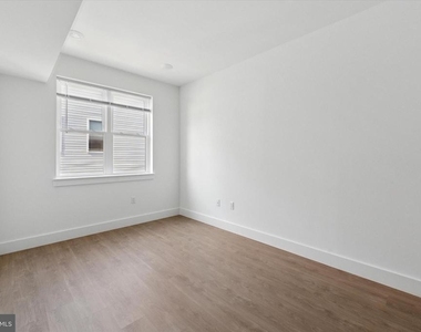 2520 N Front St - Photo Thumbnail 1
