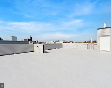 2520 N Front St - Photo Thumbnail 4