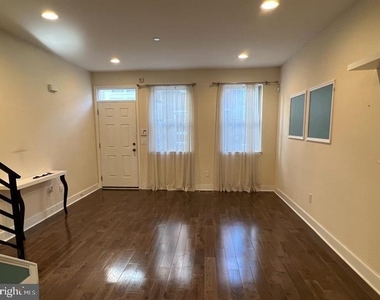 1323 S Chadwick Street - Photo Thumbnail 7