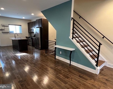 1323 S Chadwick Street - Photo Thumbnail 5