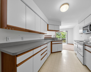 2445 Mulberry Court - Photo Thumbnail 13