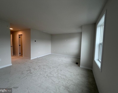 375 Aspen Way - Photo Thumbnail 25