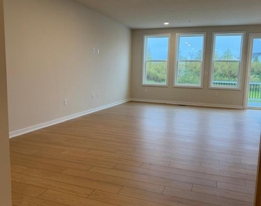 375 Aspen Way - Photo Thumbnail 6
