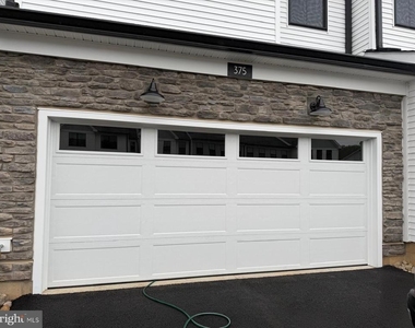 375 Aspen Way - Photo Thumbnail 4